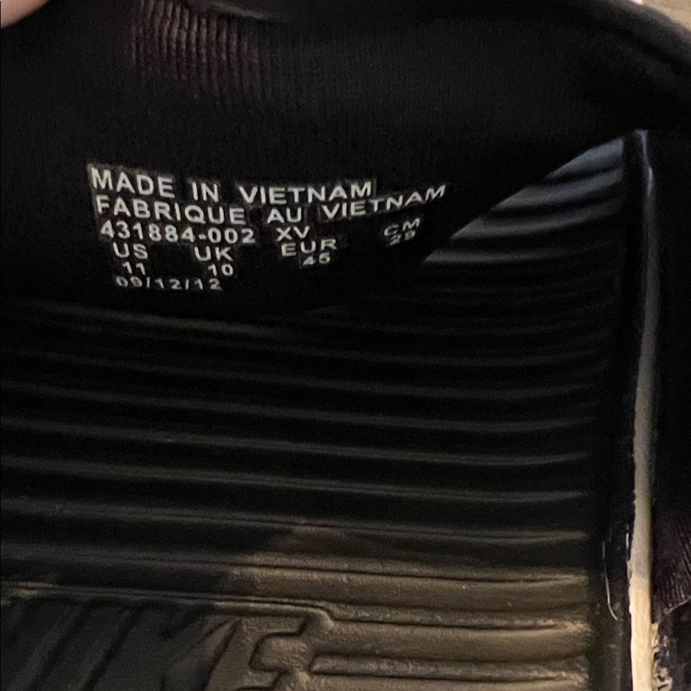 Nike Black Slide Sandals with White Swoosh - Picture 3 of 5